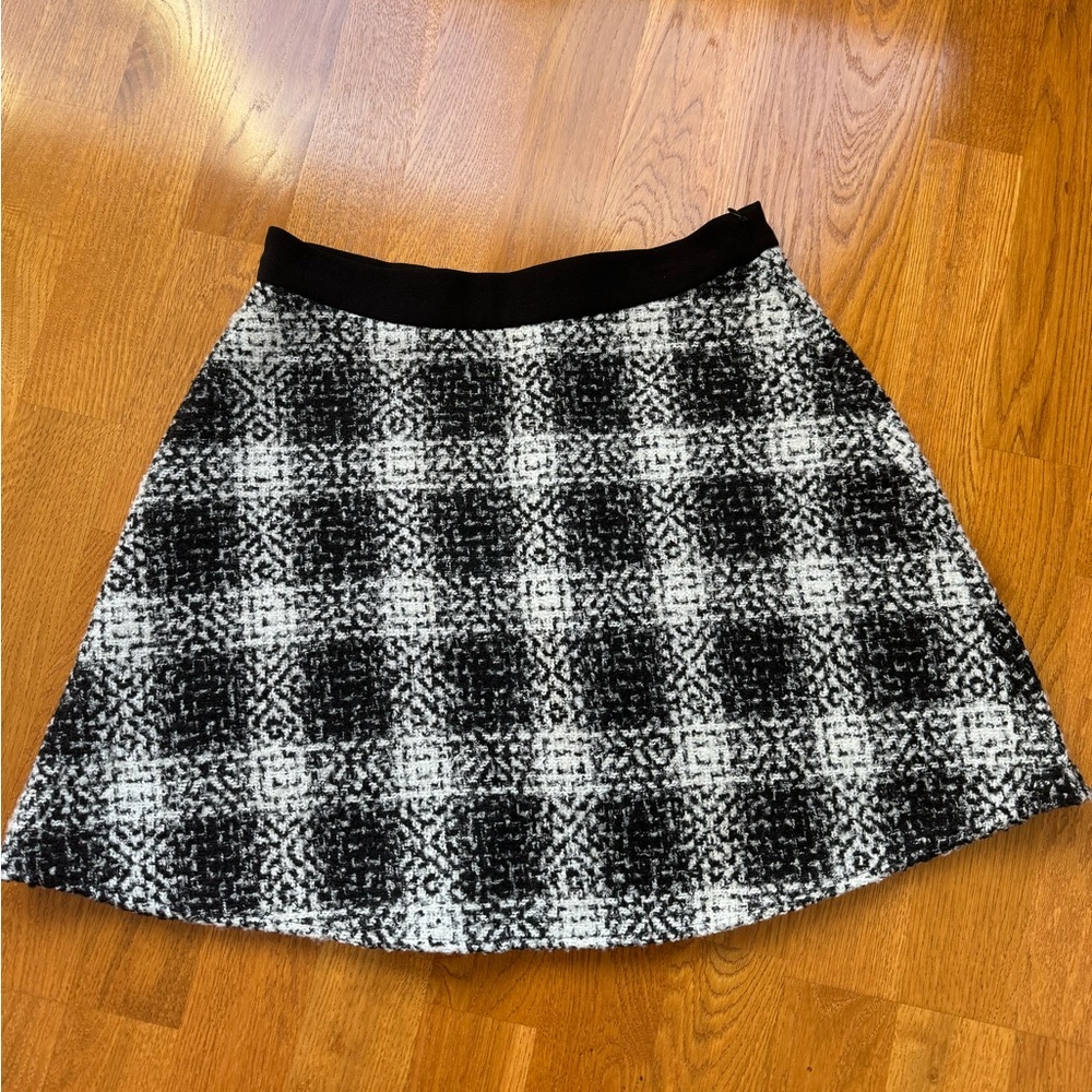BCBGeneration black and white tweed mini skirt size 4